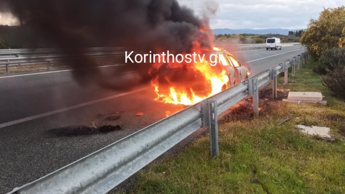Φωτιά σε αυτοκίνητο στην Εθνική Οδό Κορίνθου - Πατρών, δείτε βίντεο με το ΙΧ να τυλίγεται στις φλόγες