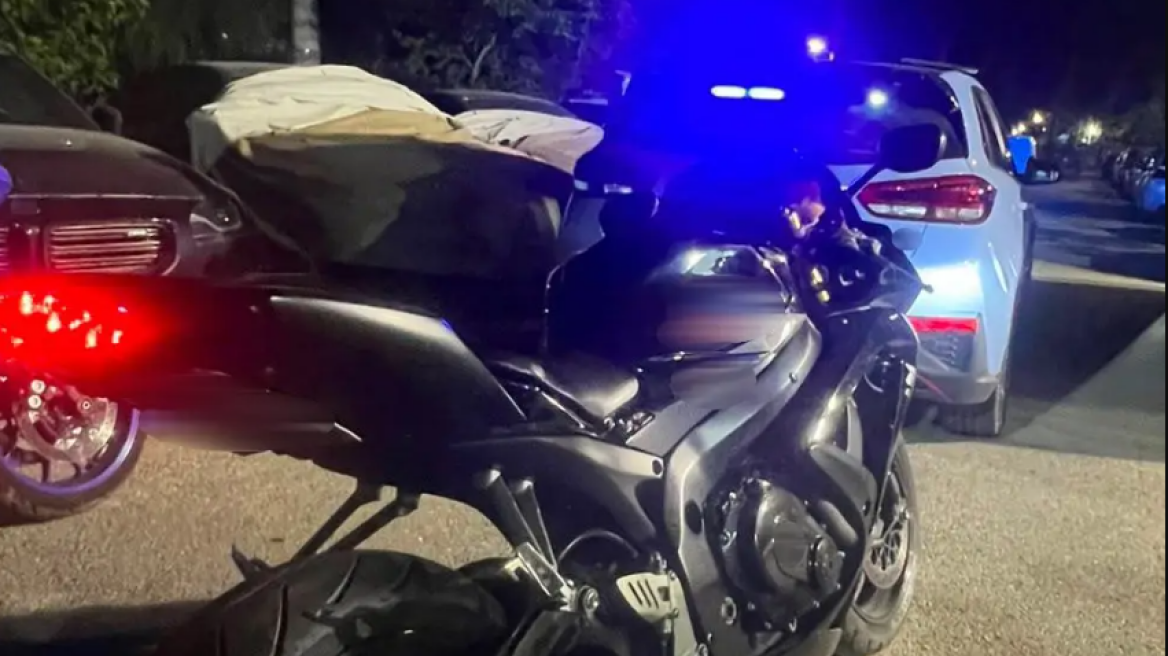 Σύλληψη 24χρονου στην Βάρκιζα για κόντρα με μηχανές τα ξημερώματα