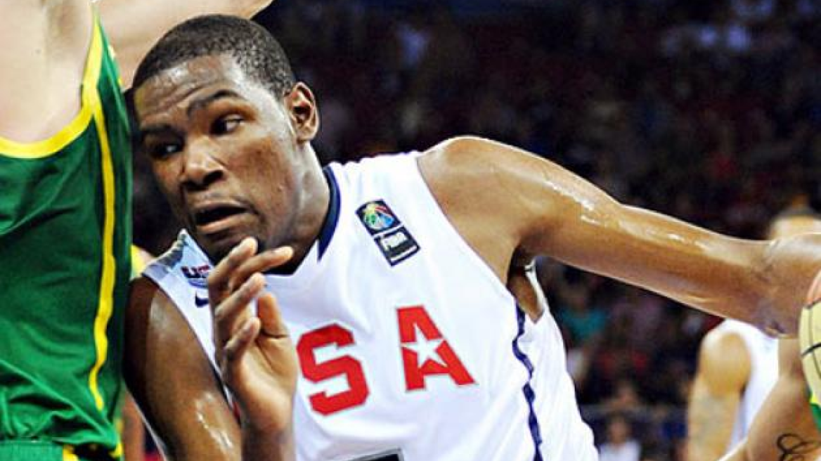 Καβάλησε και τον Πύργο του Άιφελ η Miley Cyrus