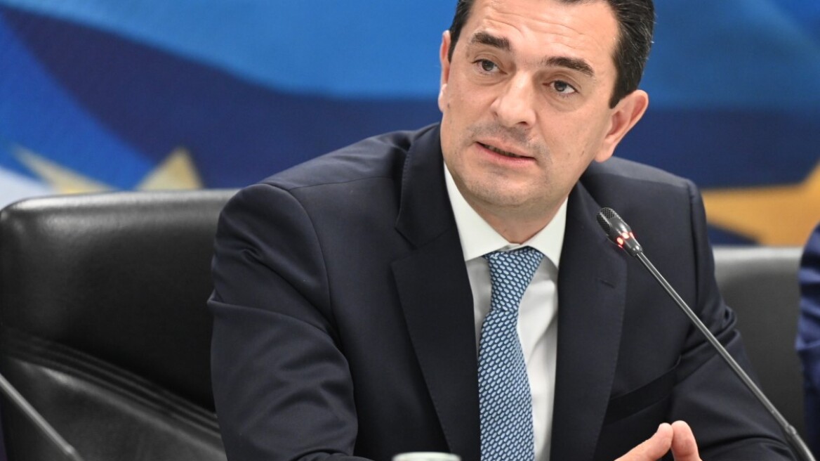 Σκρέκας για τις ενστάσεις των σούπερ μάρκετ στα νέα μέτρα για την ακρίβεια: «Να σταθούν δίπλα στην ελληνική οικογένεια» 