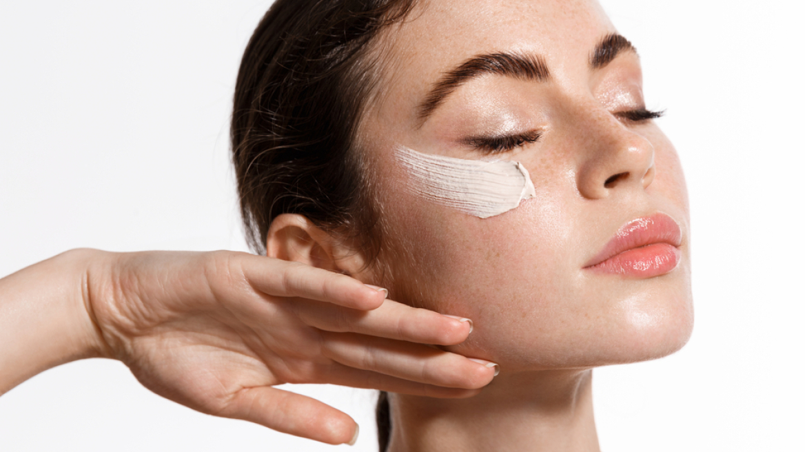 Κρέμα προσώπου: Ποια θα σας βοηθήσει στα 20, τα 30, τα 40 και τα 50