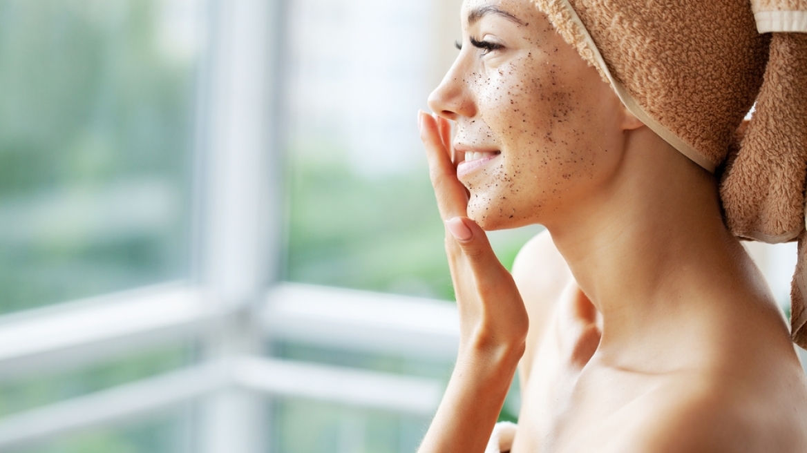 Skincare: Η κίνηση που θα κάνει το δέρμα σας να λάμπει φέτος το φθινόπωρο