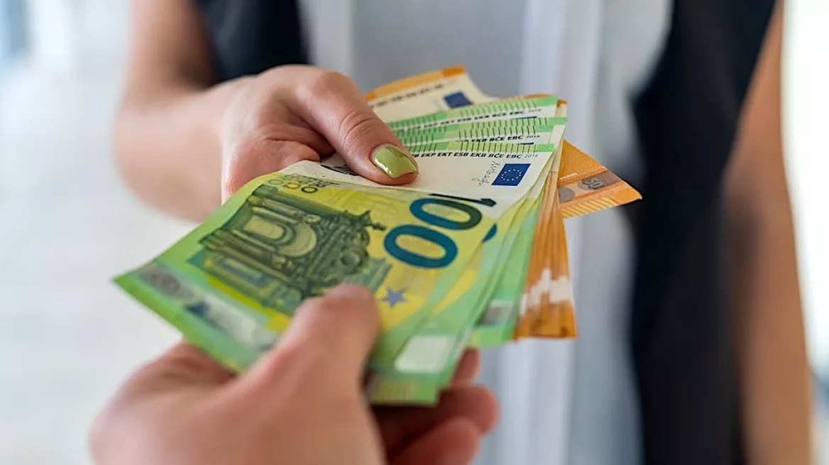 Αιτωλοακαρνανία: Εργάτης βρήκε 50.000 ευρώ και... έφαγε 14.000 σε γλέντια και κεράσματα!