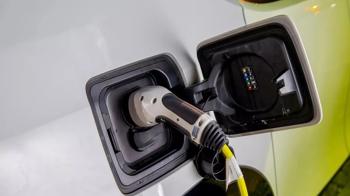 Η Κυβέρνηση θέλει να «φορτίζω παντού»