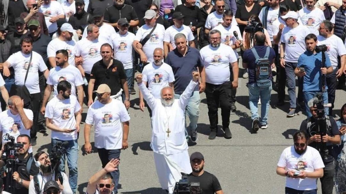 Αρμενία: Παραιτήθηκε αρχιεπίσκοπος που επιθυμεί να διεκδικήσει την πρωθυπουργία