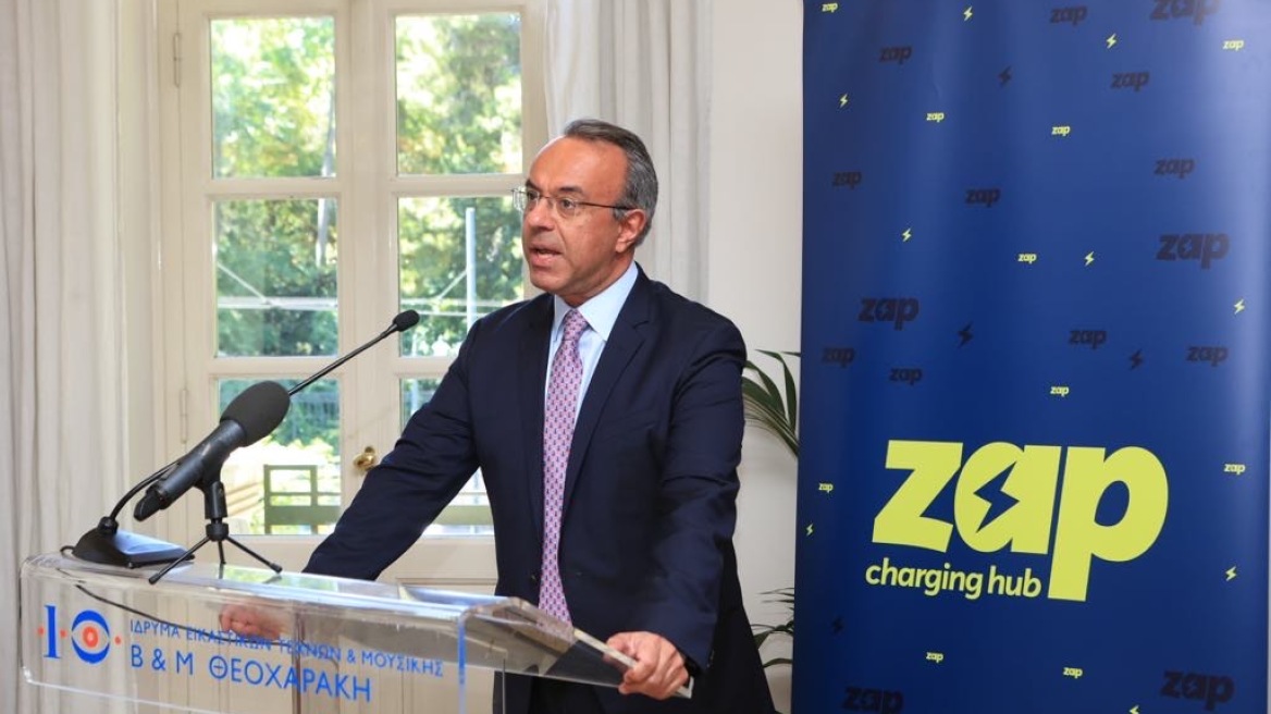 Σταϊκούρας: Επιπλέον κίνητρα για ηλεκτρικά οχήματα ταξί