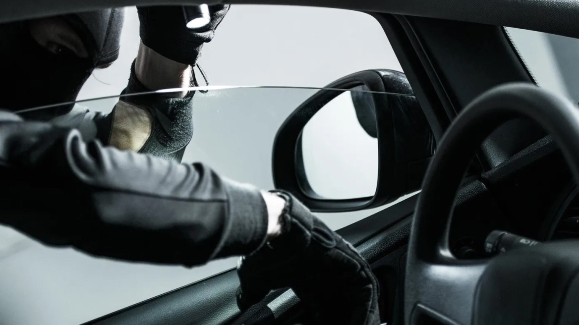 Αγρίνιο: Ρομά του έκλεψαν το πορτοφόλι, τους κυνήγησε και τον έσυραν με το αυτοκίνητο
