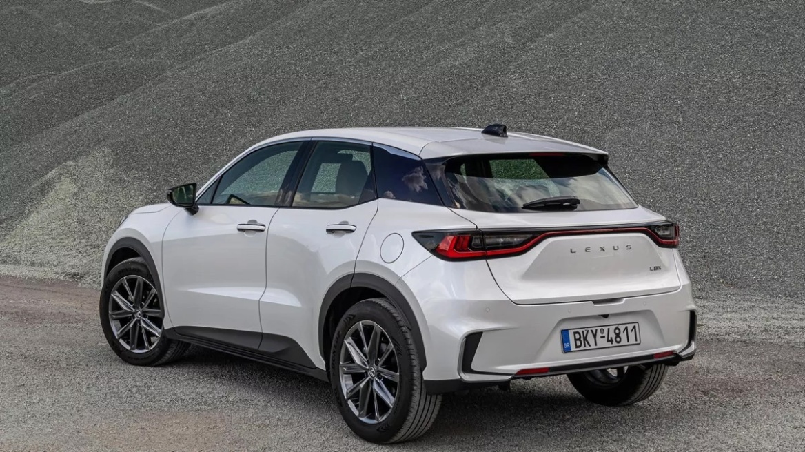 Δοκιμάζουμε το πιο οικονομικό Lexus SUV που έχει έρθει στην Ελλάδα