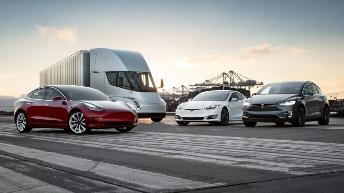 Το οικονομικότερο Tesla συνεχίζει να υπάρχει