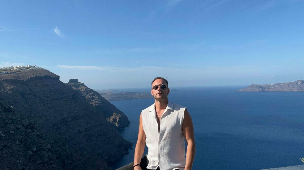 «Η εικόνα της το φθινόπωρο μοιάζει με καρτ ποστάλ»: Η Σαντορίνη του ηθοποιού, Ορφέα Παπαδόπουλου
