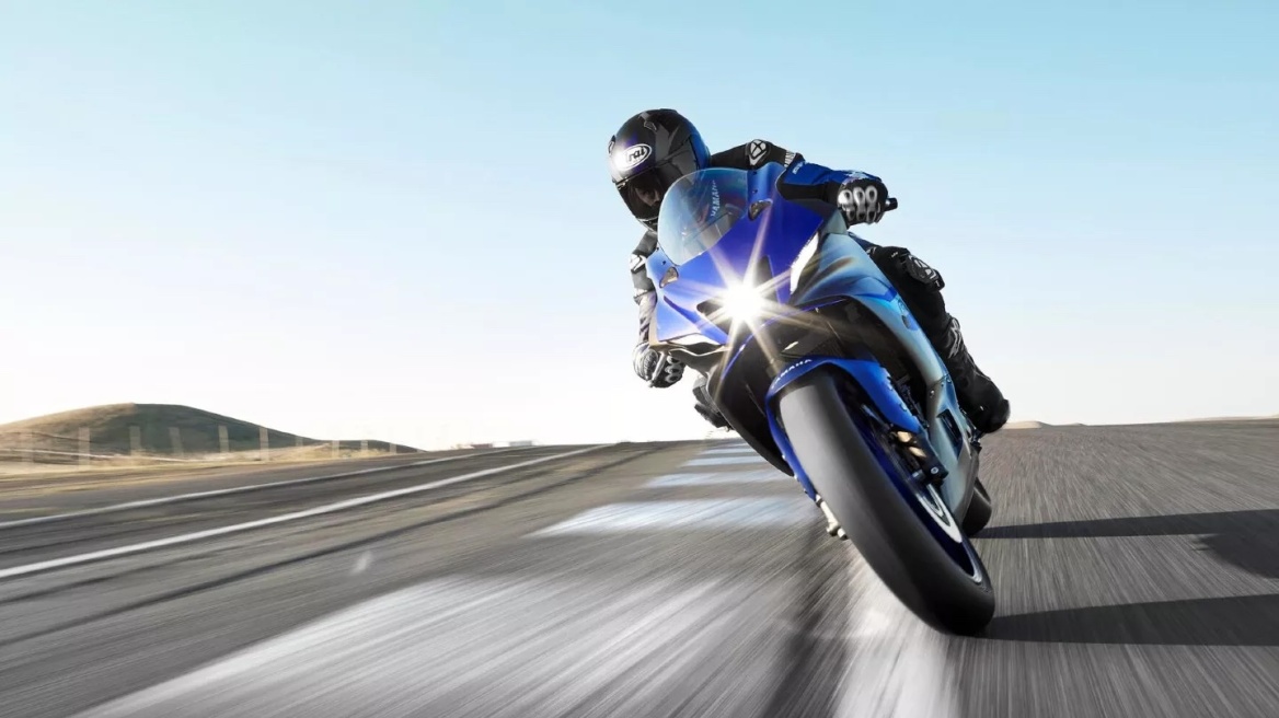 Βόμβα: Yamaha R9 loading…