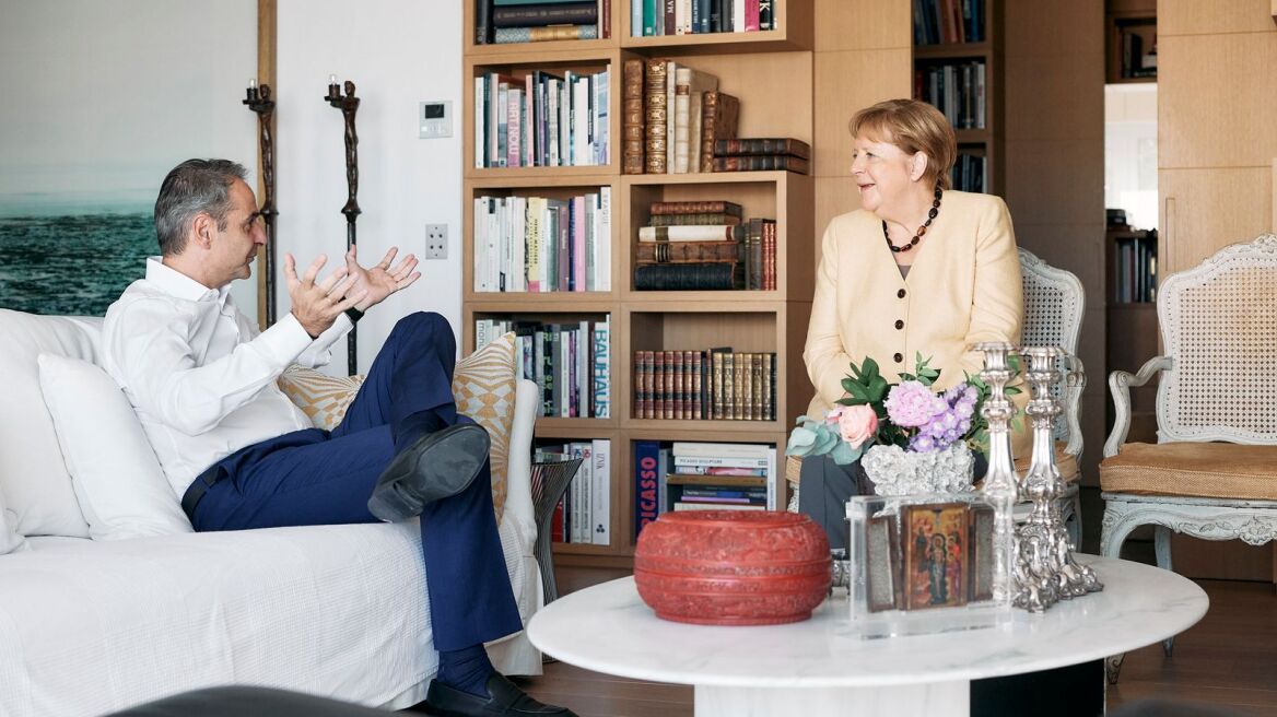 Συνάντηση Μητσοτάκη με Μέρκελ - Πήραν πρωινό, συζήτησαν για τις διεθνείς εξελίξεις