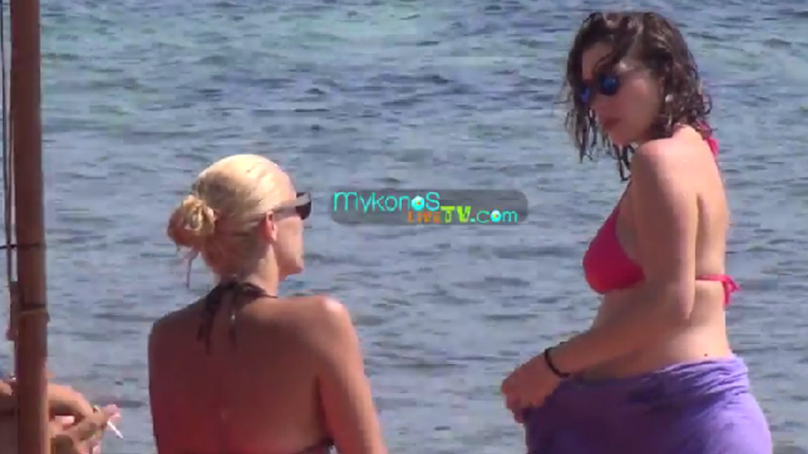 Κορίτσια στον ήλιο της Μυκόνου