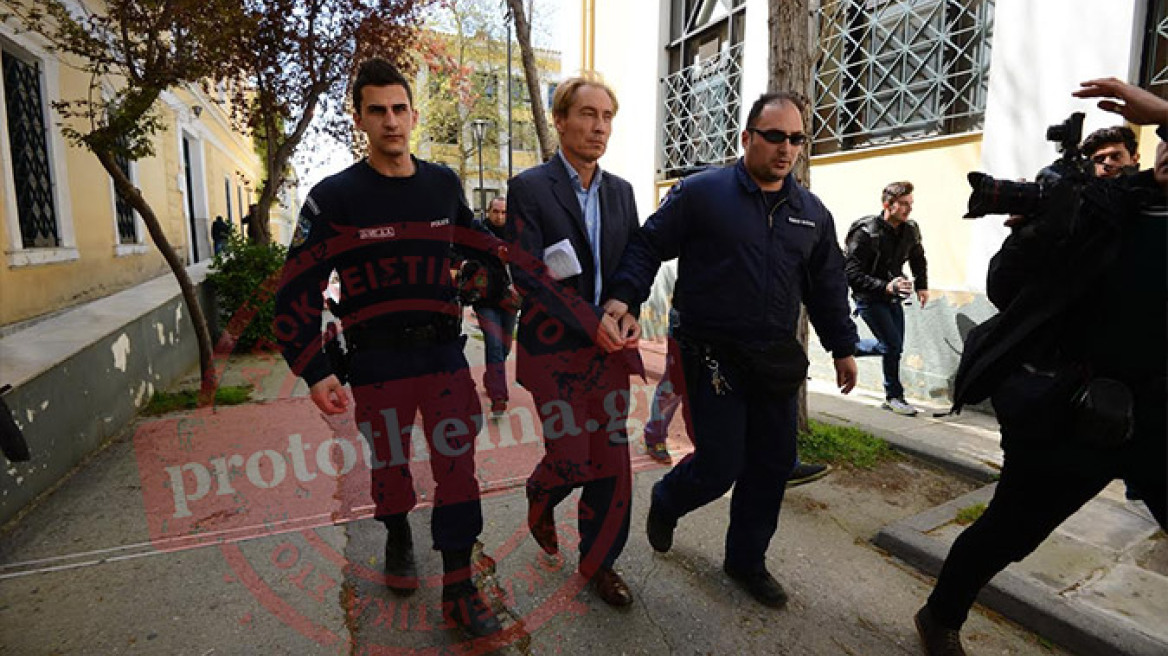 Προθεσμία πήρε ο τραπεζίτης που εμπλέκεται στο σκάνδαλο των εξοπλιστικών