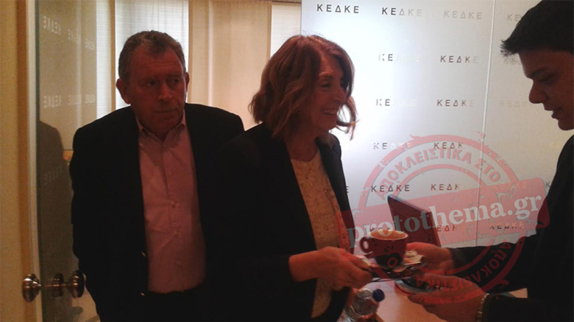 Επιμένει η Χριστοδουλοπούλου ότι οι μετανάστες «λιάζονται στις πλατείες»