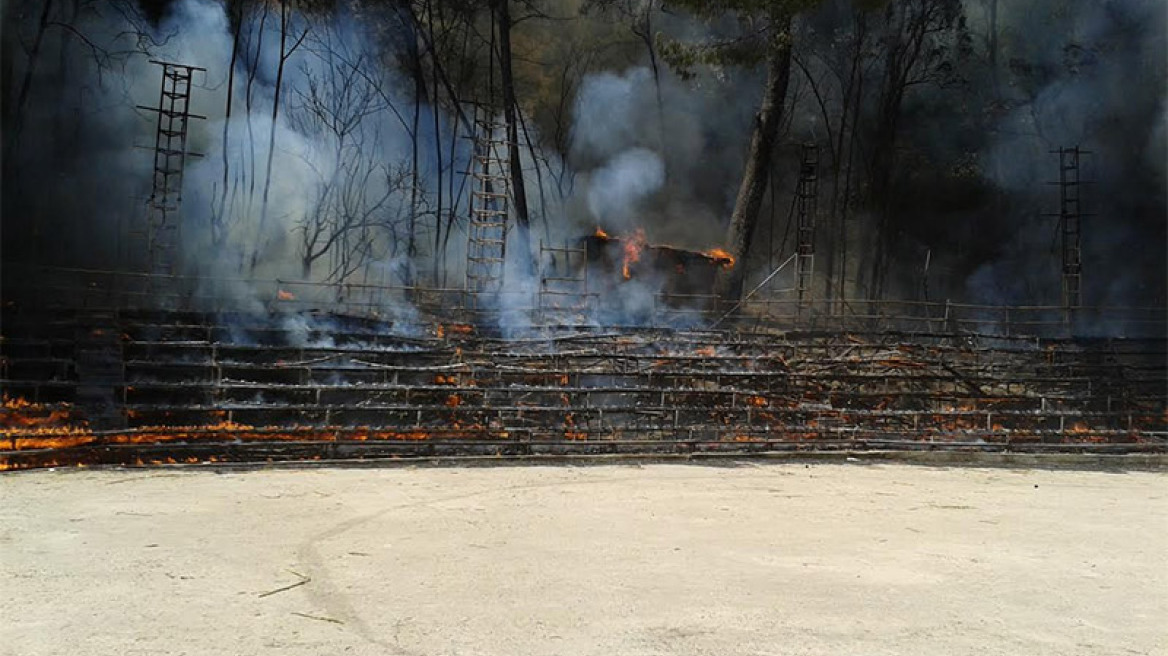 Στάχτες έγινε το Θέατρο Ρεματιάς