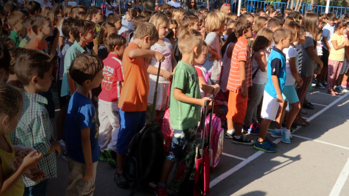 «Βόμβα» 20.000 κενών στα σχολεία άφησε ο Μπαλτάς