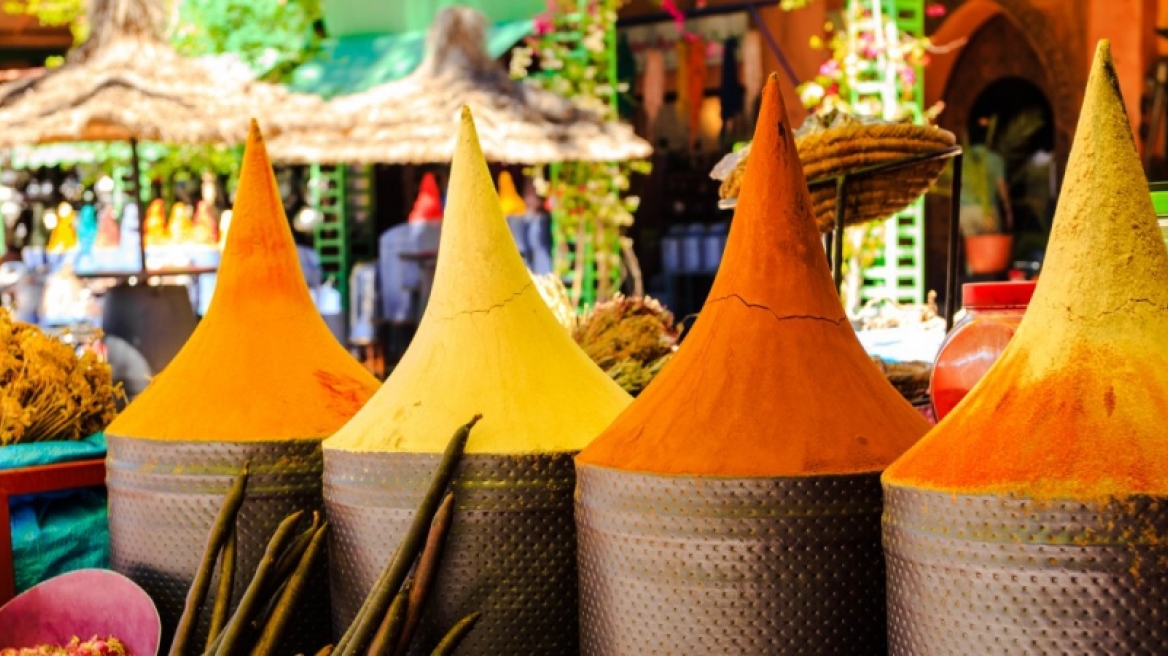 Οι 11 τροφές που σας κάνουν να δείχνετε νεότεροι