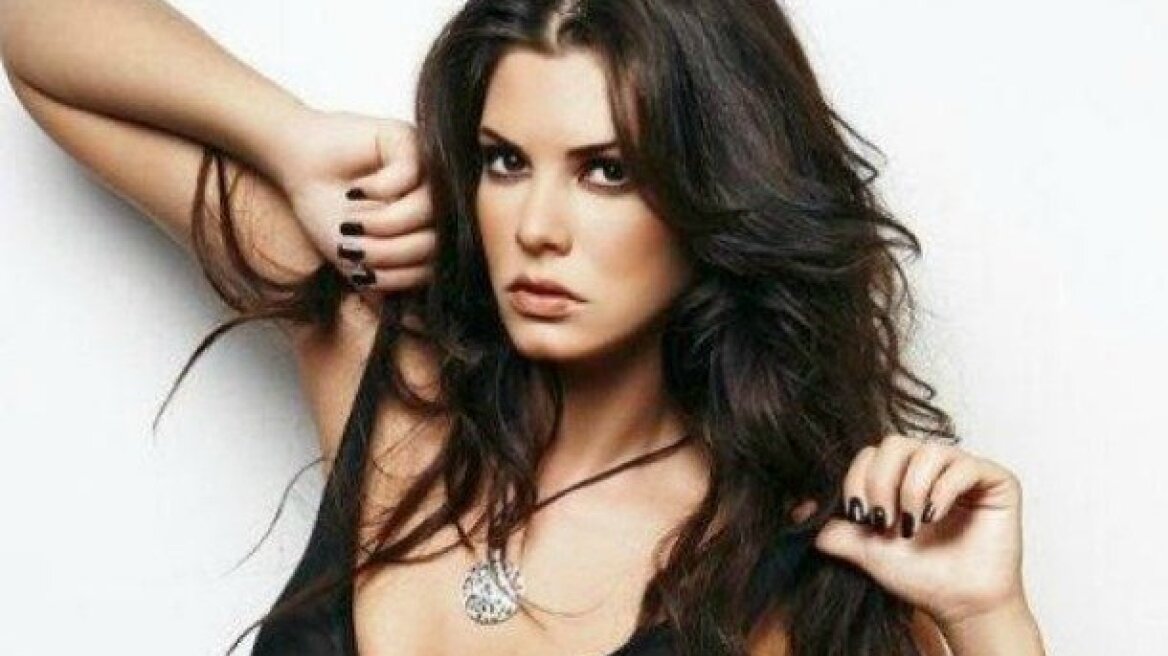 Η Μαρία Κορινθίου ποζάρει... γυμνή!