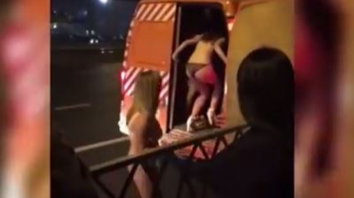 Τρεις γυμνές Ρωσίδες μπούκαραν στο φορτηγό του