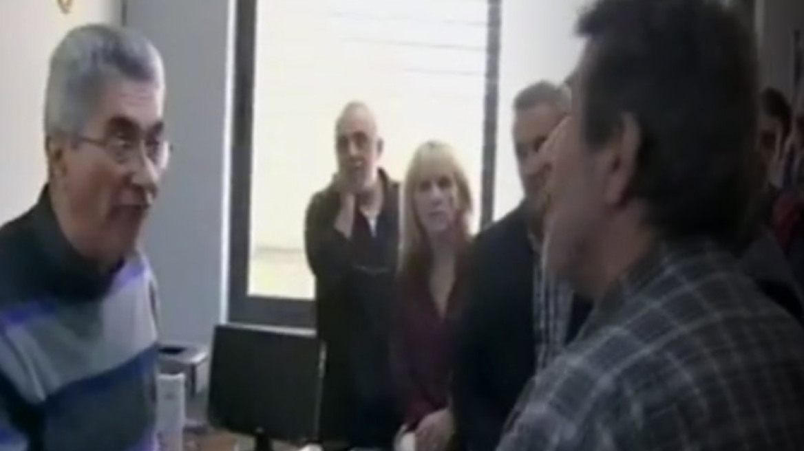 Εισβολή των εργαζομένων του ΕΚΑΒ στο γραφείο του προέδρου 