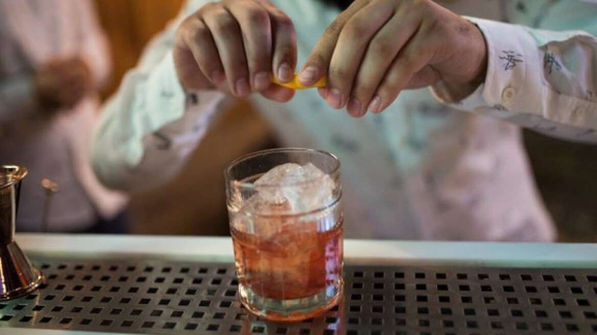 «Bars in a bar» μέρος B στο Theory Bar & More 