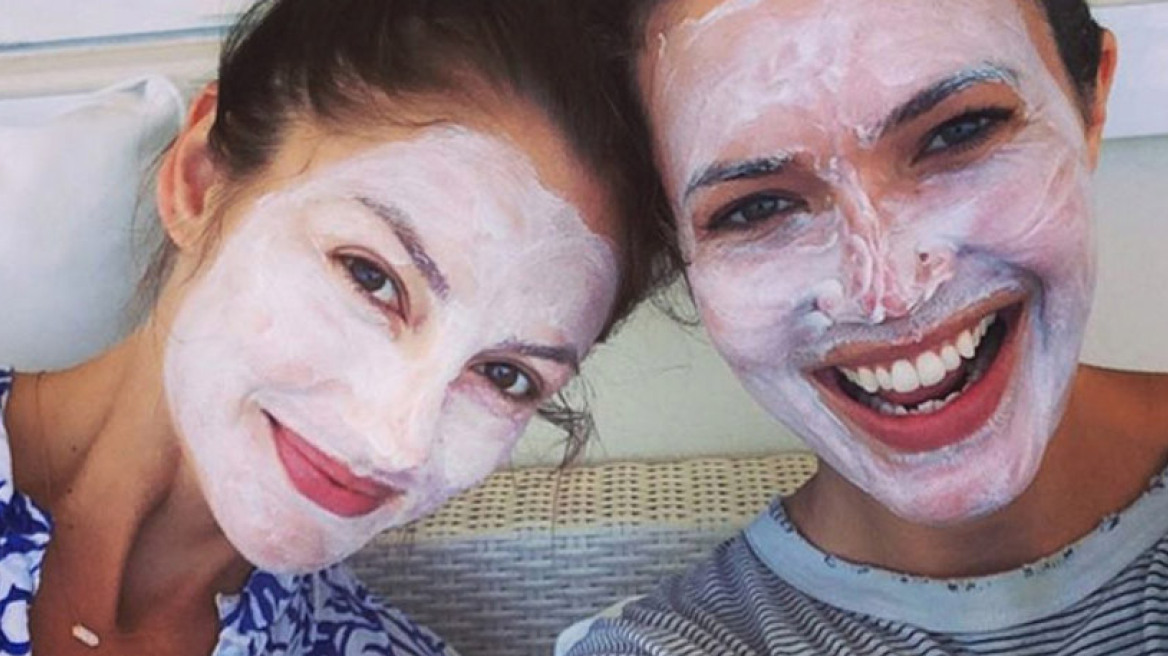 Πες αντίο στην ακμή με αυτήν τη DIY μάσκα 2 υλικών 