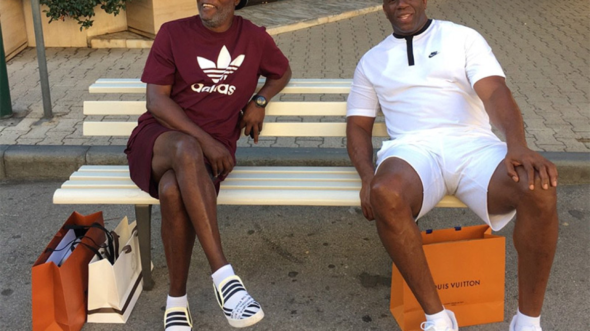 «Μαύροι μετανάστες» που τρώνε τα λεφτά των Ιταλών... ο «Μάτζικ» Τζόνσον και ο Σάμιουελ Τζάκσον!