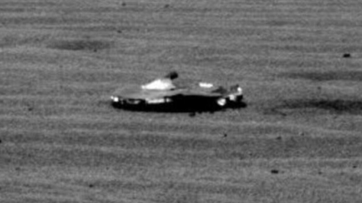 H ΝΑSA κατέγραψε «μυστηριώδες» αντικείμενο στον Άρη κι οι λάτρεις των εξωγήινων... άρχισαν (pics & vid)