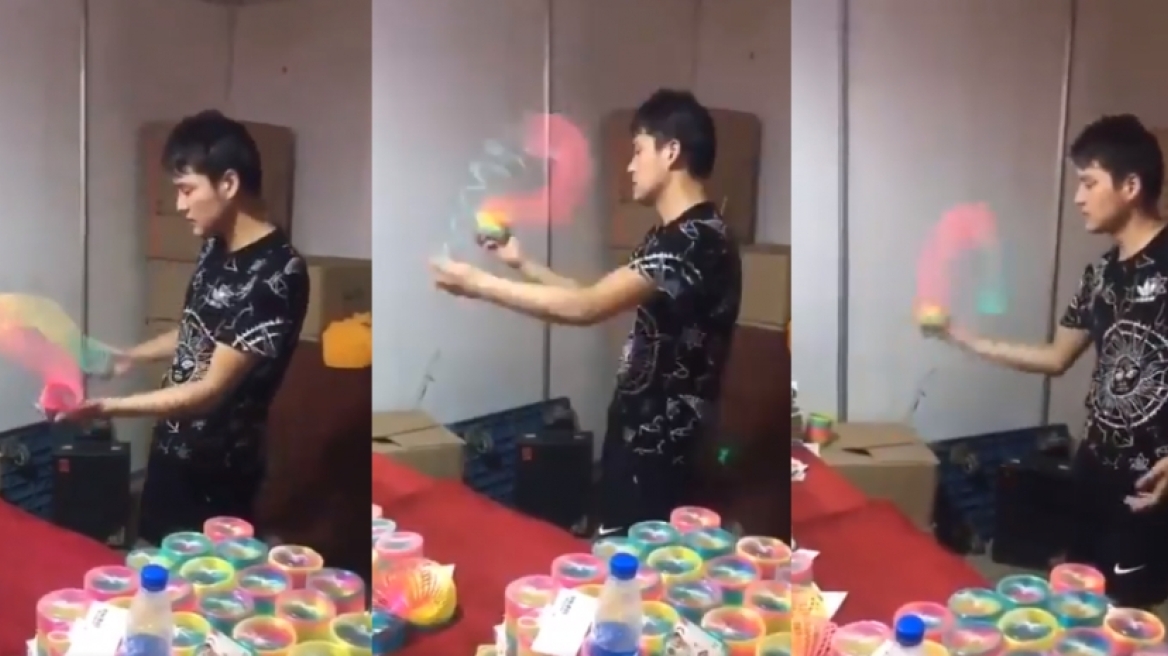 Βίντεο: Ο σωστός τρόπος να παίζεις με το παιχνίδι - ελατήριο