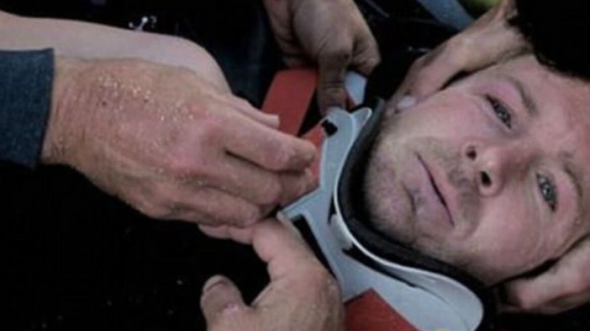 Η στιγμή που ένα κύμα 15 μέτρων σπάει την μέση ενός σέρφερ (vid)