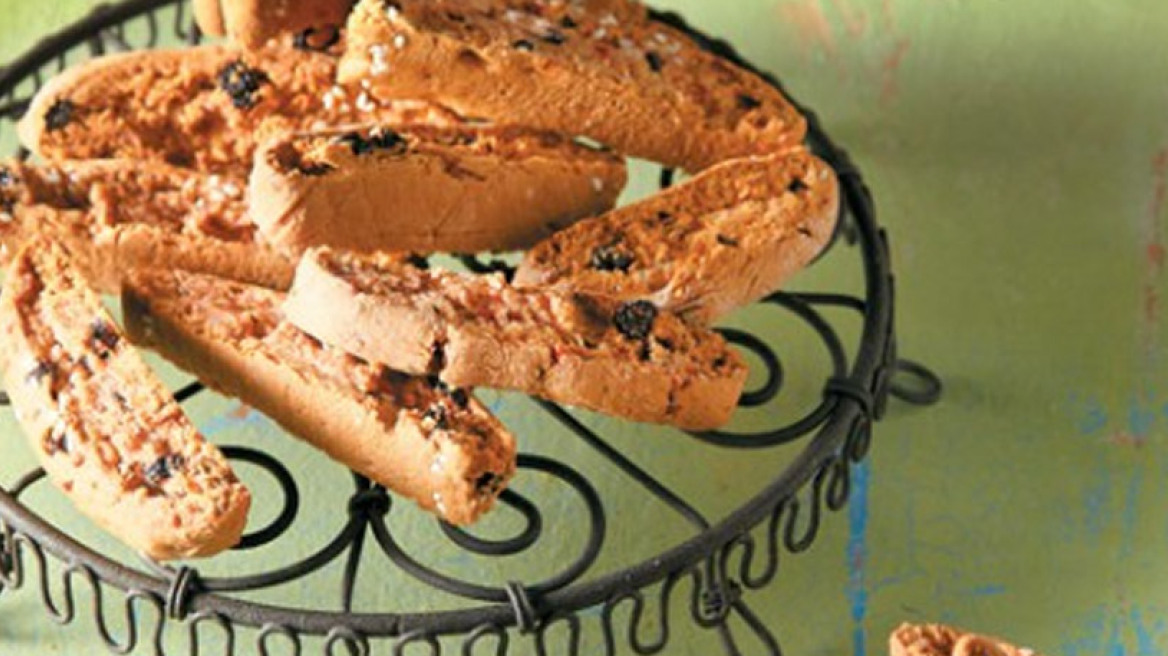 Ζακυνθινά παξιμάδια με μάντολες κόκκινες Κεφαλονιάς