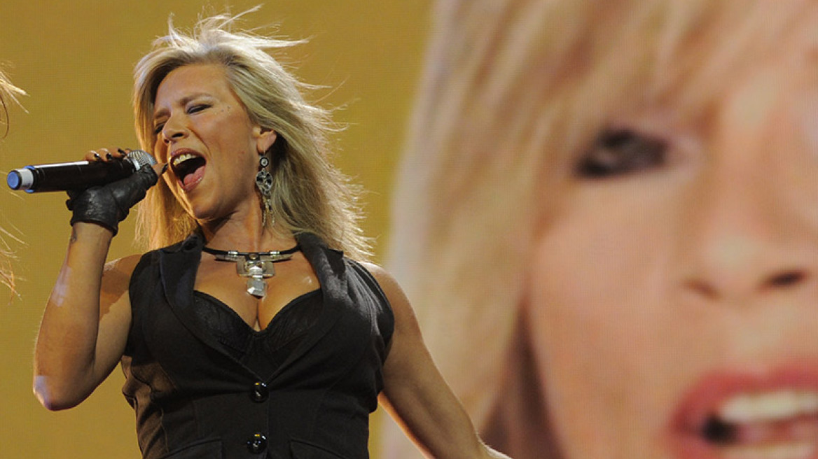 Η Σαμάνθα Φοξ αποκαλύπτει: Ξέχασα τα τραγούδια μου μπροστά σε 70.000 γυμνά πέη! 