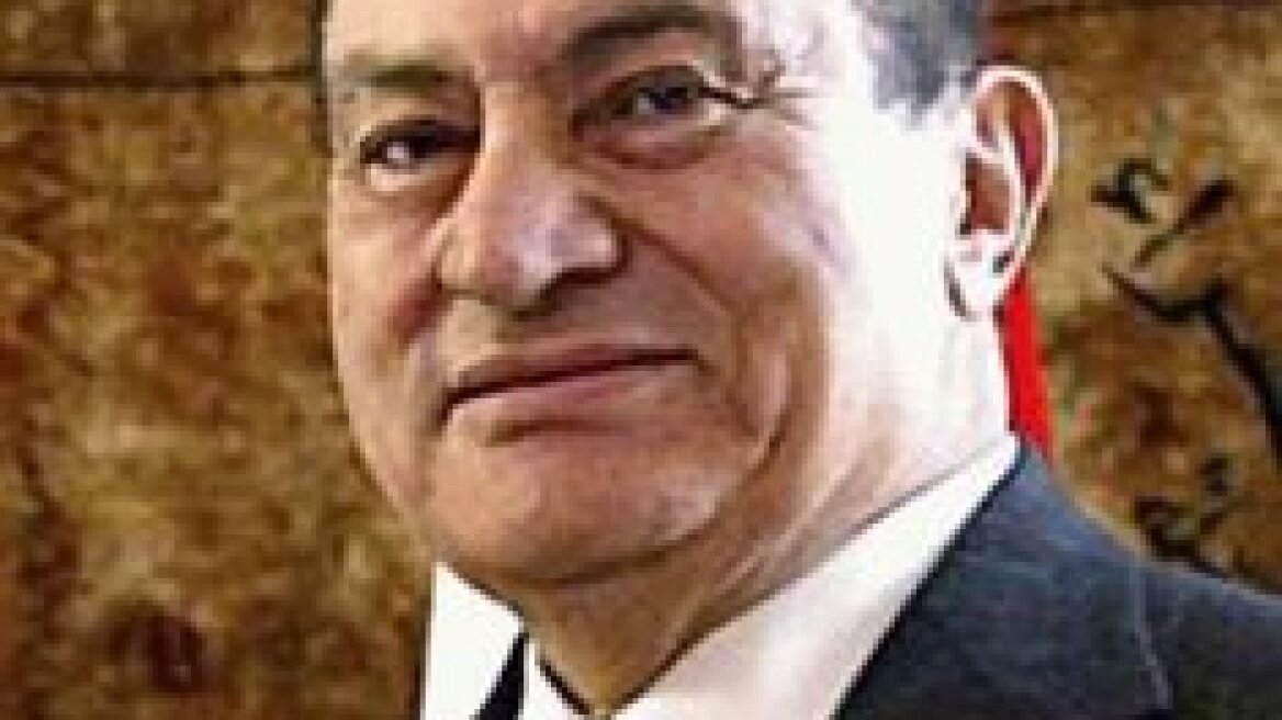 Ο πρόεδρος Μουμπάρακ ανακοίνωσε την διάλυση της κυβέρνησής του 