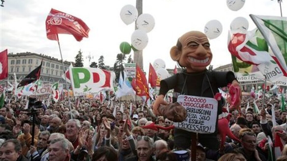 Μαζική γυναικεία διαδήλωση κατά του Μπερλουσκόνι
