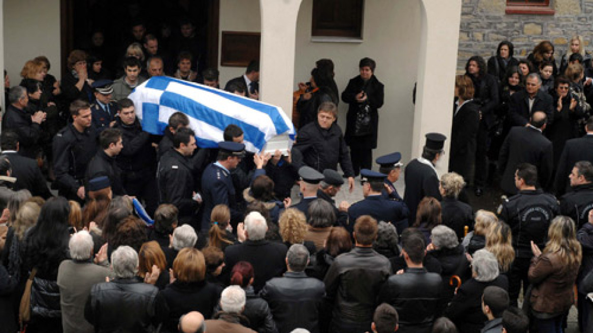 Έδιωξαν τον Μητσοτάκη από την κηδεία του αστυνομικού!