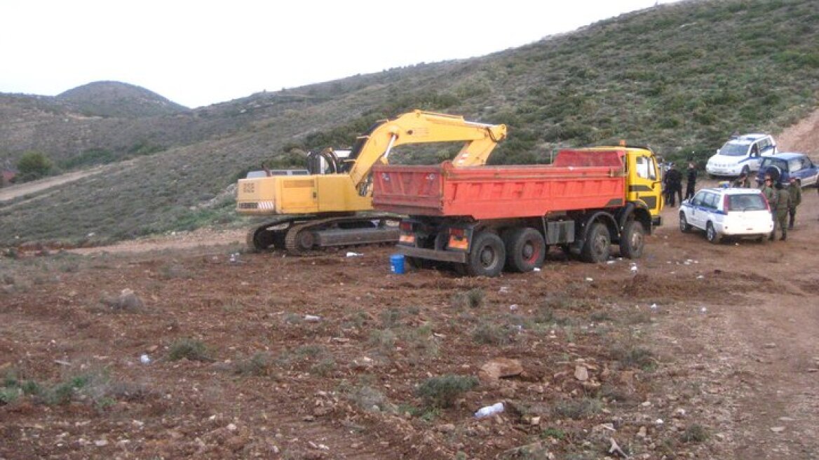 Έκαψαν μηχανήματα του εργολάβου στην Κερατέα 
