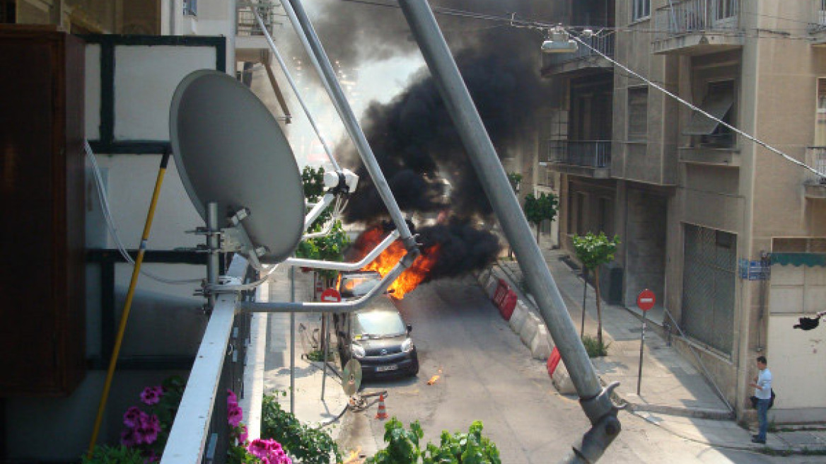 Tρεις τραυματίες από την επίθεση στο Α.Τ Εξαρχείων 