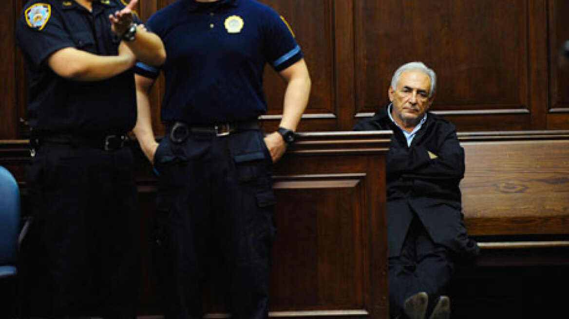 Η ειρωνεία του βρετανικού Τύπου για την υπόθεση Στρος Καν