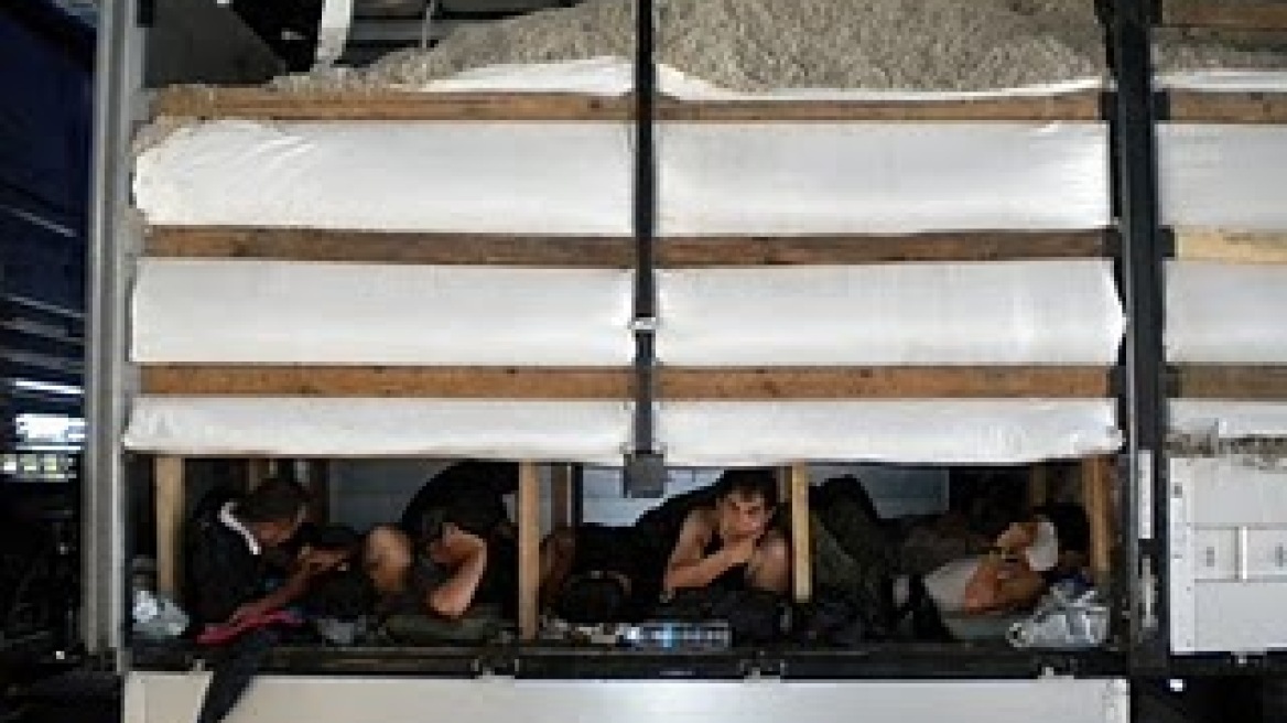 Έλληνες οδηγοί φορτηγών μεταφέρουν λαθρομετανάστες