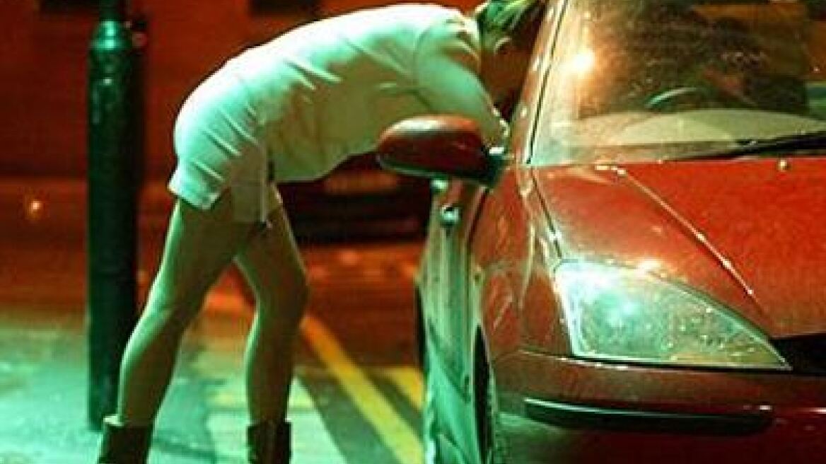 Πρώην ιερόδουλη ενάγει συγγραφέα στην Κύπρο 