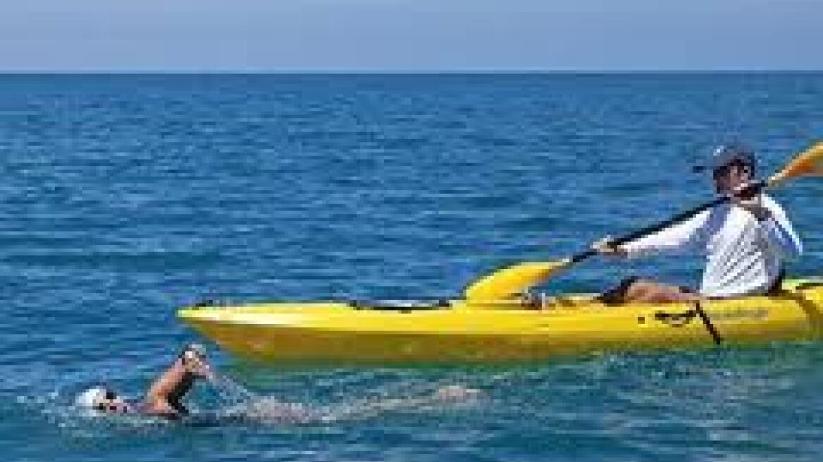 Αμερικανίδα αθλήτρια κολυμπάει…Κούβα-Φλόριντα