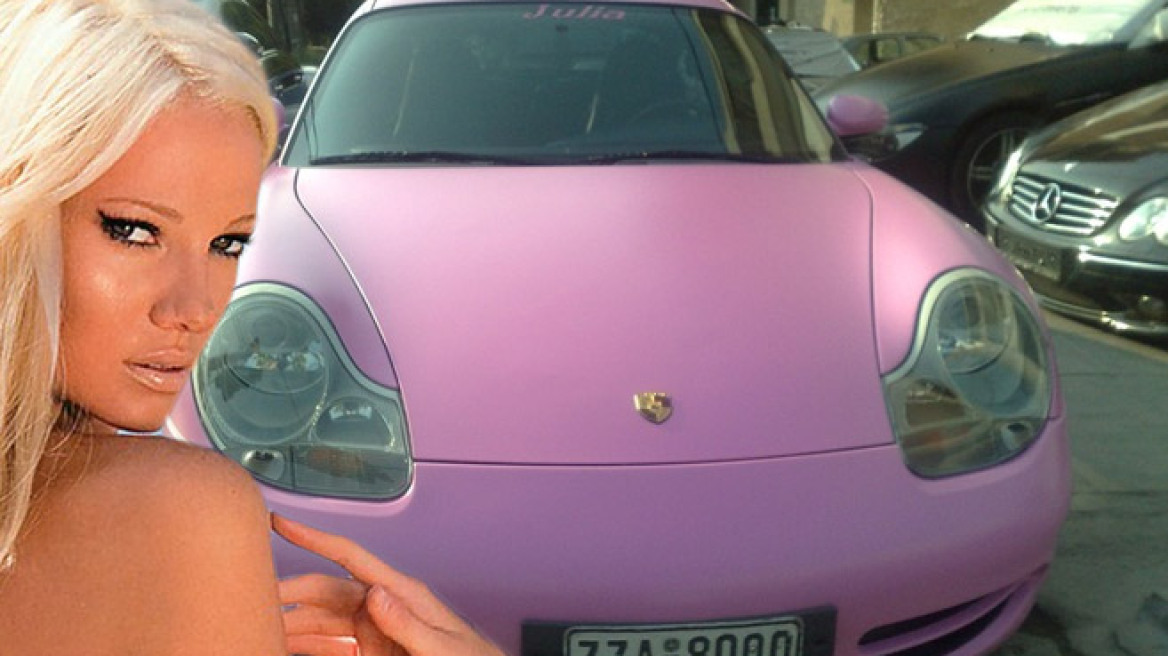 Σπεύσατε: Πωλείται η ροζ Porsche της Τζούλιας!