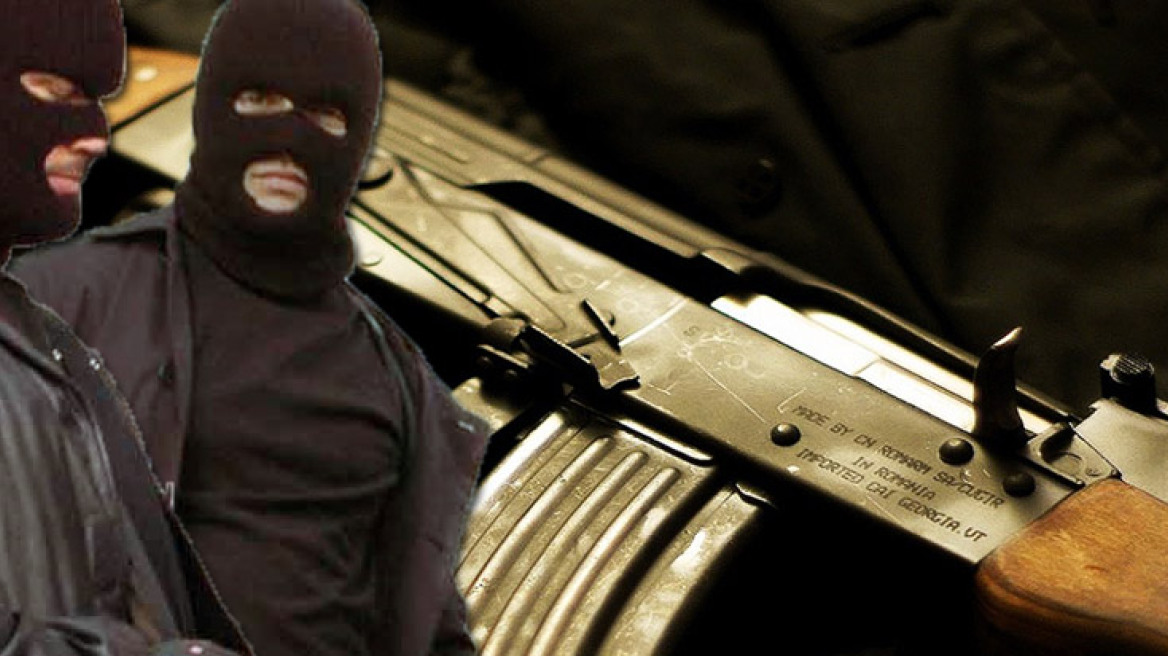 Kalashnikov-bearing gang spreads terror