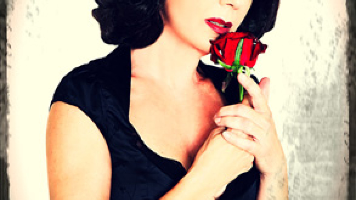 Edith Piaf: Ζωή σαν τριαντάφυλλο