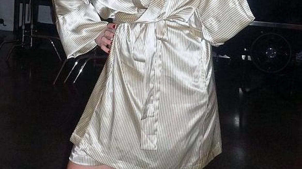 Ημίγυμνη… πριν τη γυμνή φωτογράφηση η Lohan!