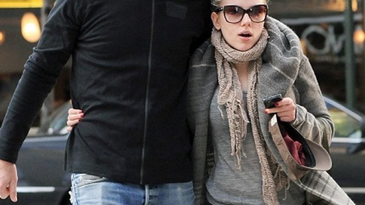 Η Scarlett Johansson ερωτεύτηκε ξανά!