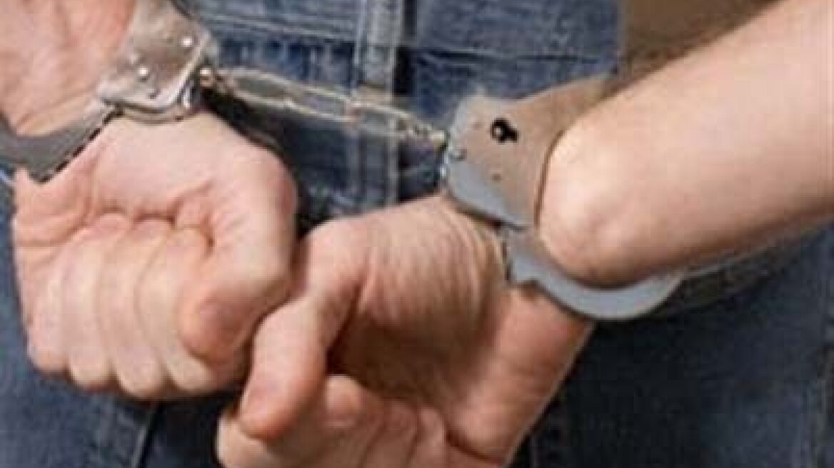 Σύλληψη 30χρονου για διάρρηξη αυτοκινήτου 