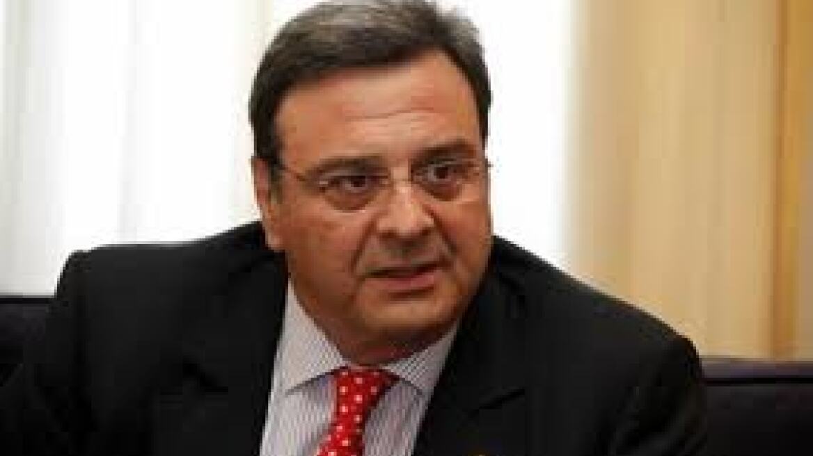 Kouvelos is trying to explain