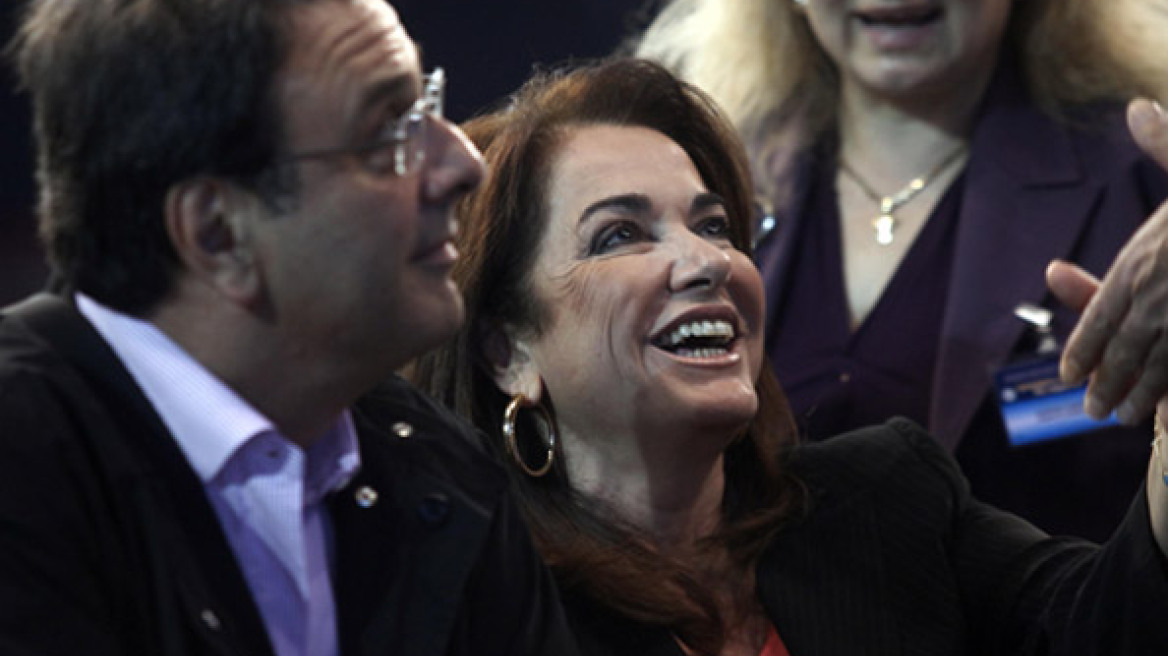 Ορκωτοί ελεγκτές "σαρώνουν" τα πόθεν έσχες Ντόρας - Κούβελου